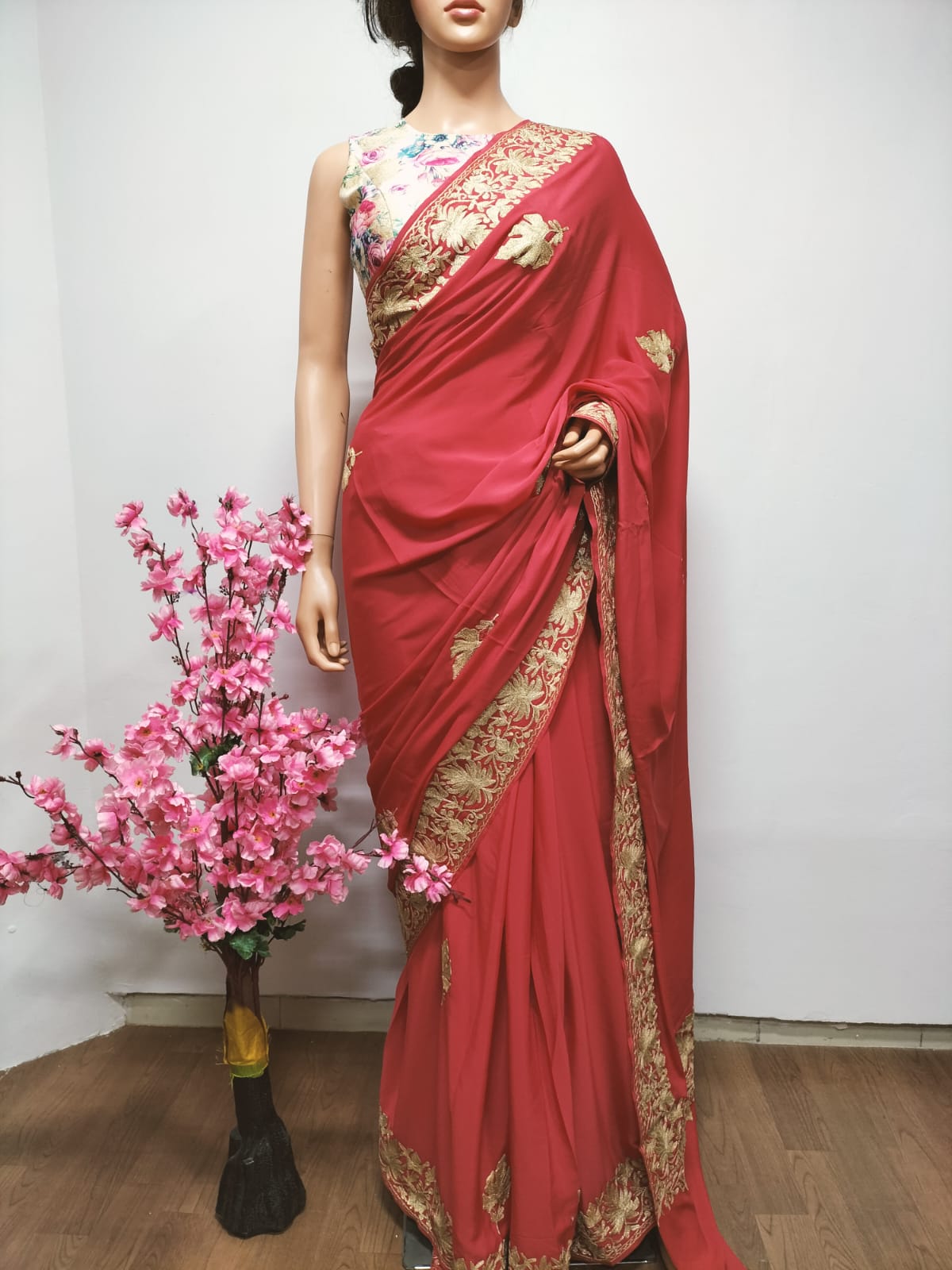 Buy Red Sarees for Women by Ms Retail Online | Ajio.com