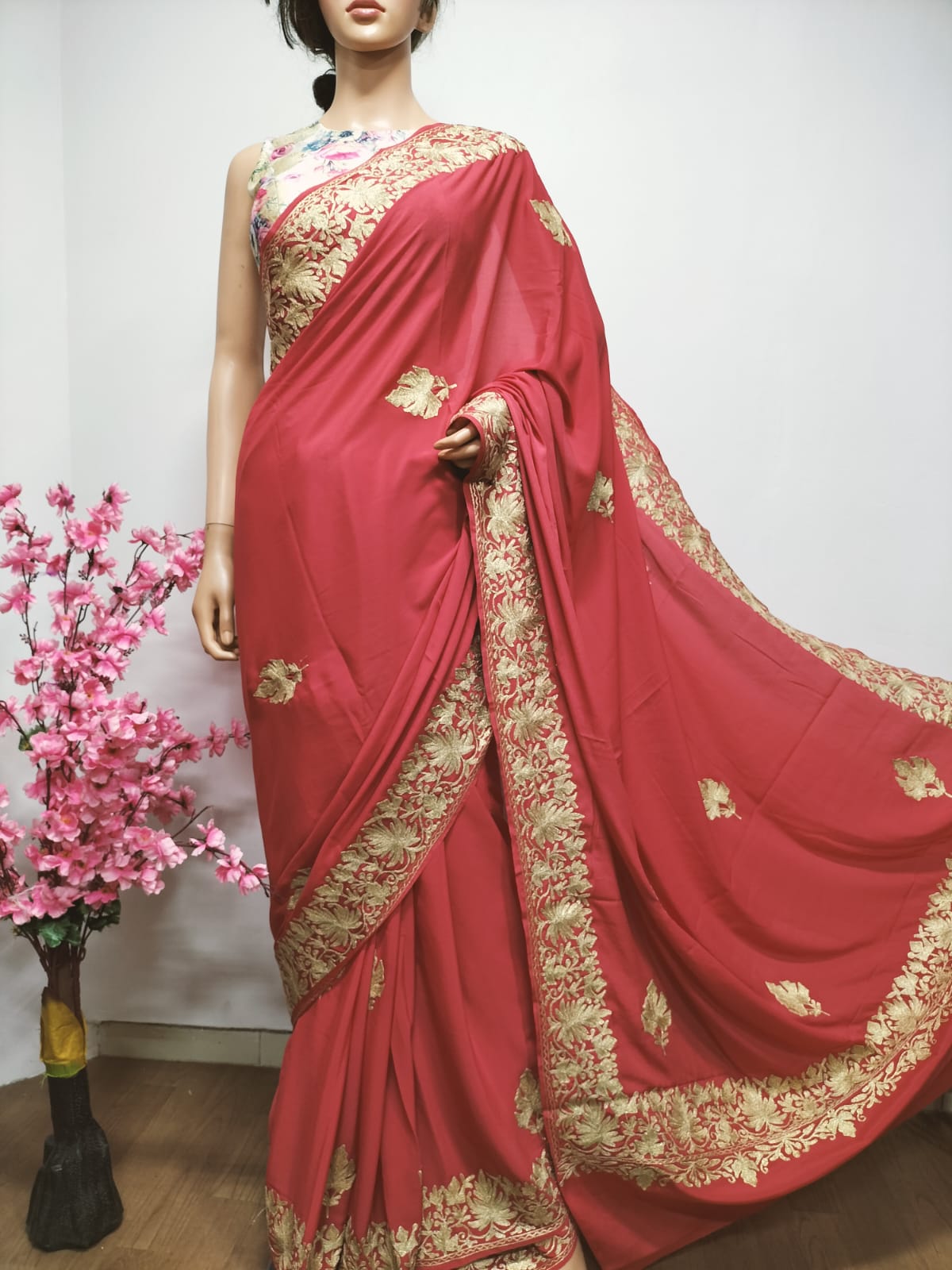 Buy Off White Pure Crepe Silk Mastani Damask Border Saree With Blouse For  Women by The Whole Nine Yards Online at Aza Fashions.