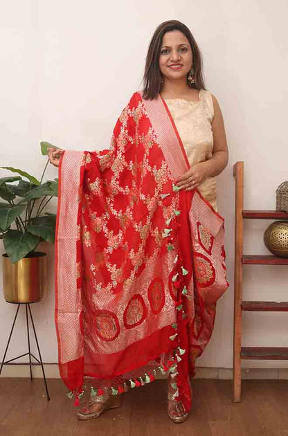 Red Handloom Banarasi Pure Georgette Brush Dye Dupatta - Luxurion World